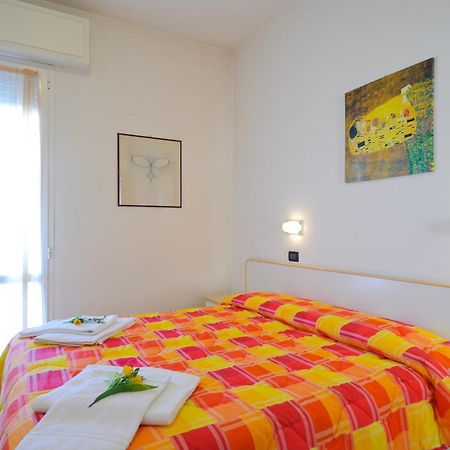 Hotel Petrarca リミニ エクステリア 写真
