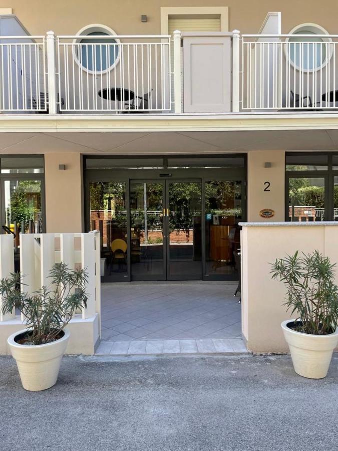 Hotel Petrarca リミニ エクステリア 写真
