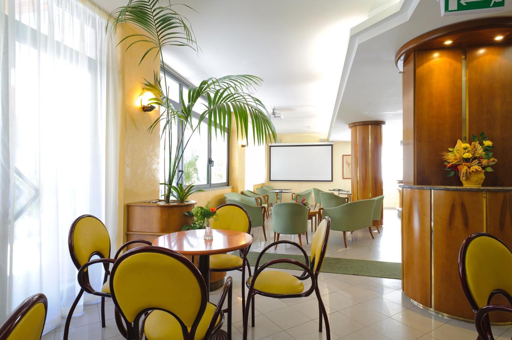 Hotel Petrarca リミニ エクステリア 写真