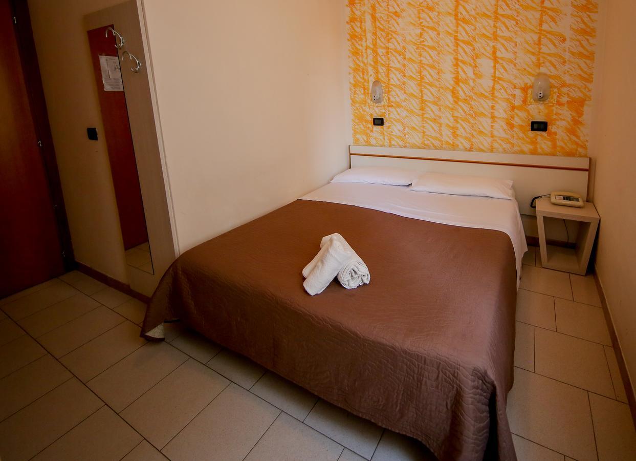 Hotel Petrarca リミニ エクステリア 写真