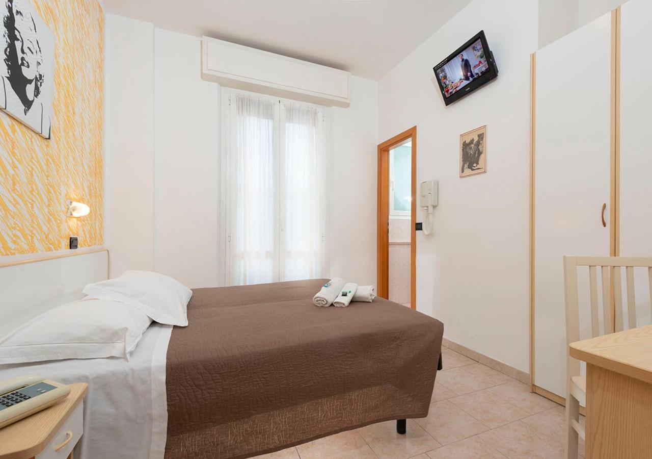Hotel Petrarca リミニ エクステリア 写真