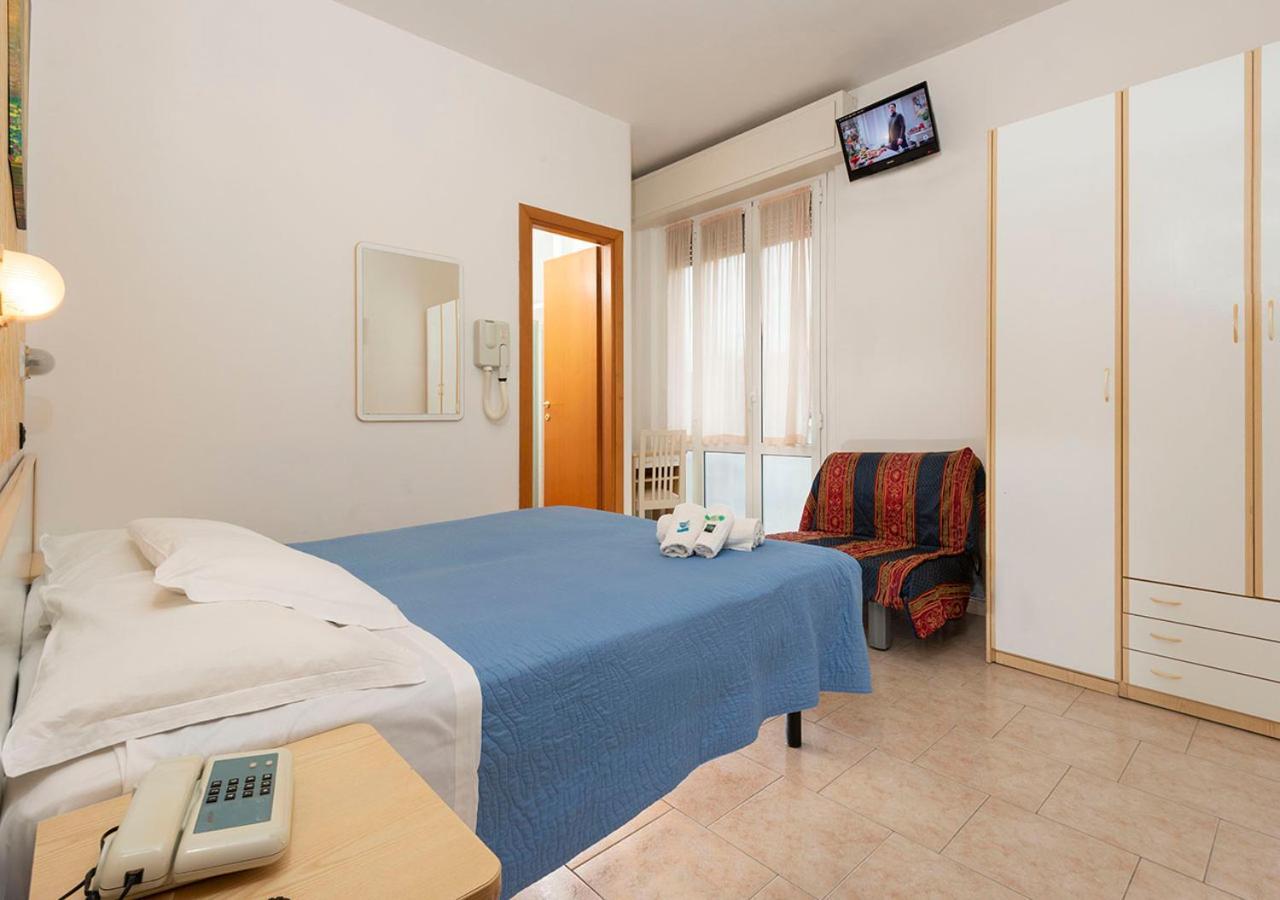 Hotel Petrarca リミニ エクステリア 写真