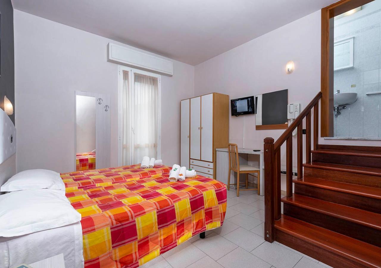 Hotel Petrarca リミニ エクステリア 写真