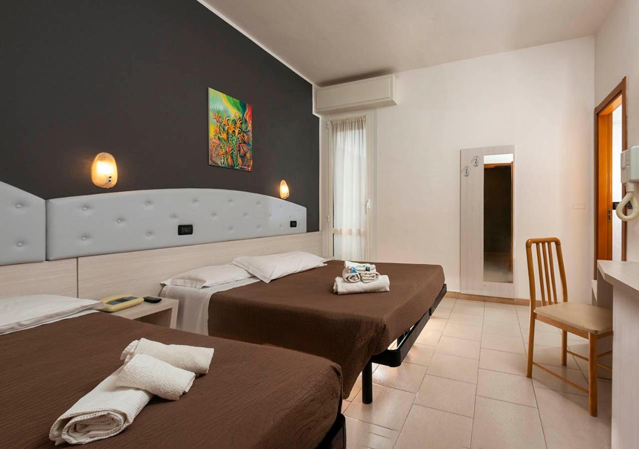 Hotel Petrarca リミニ エクステリア 写真