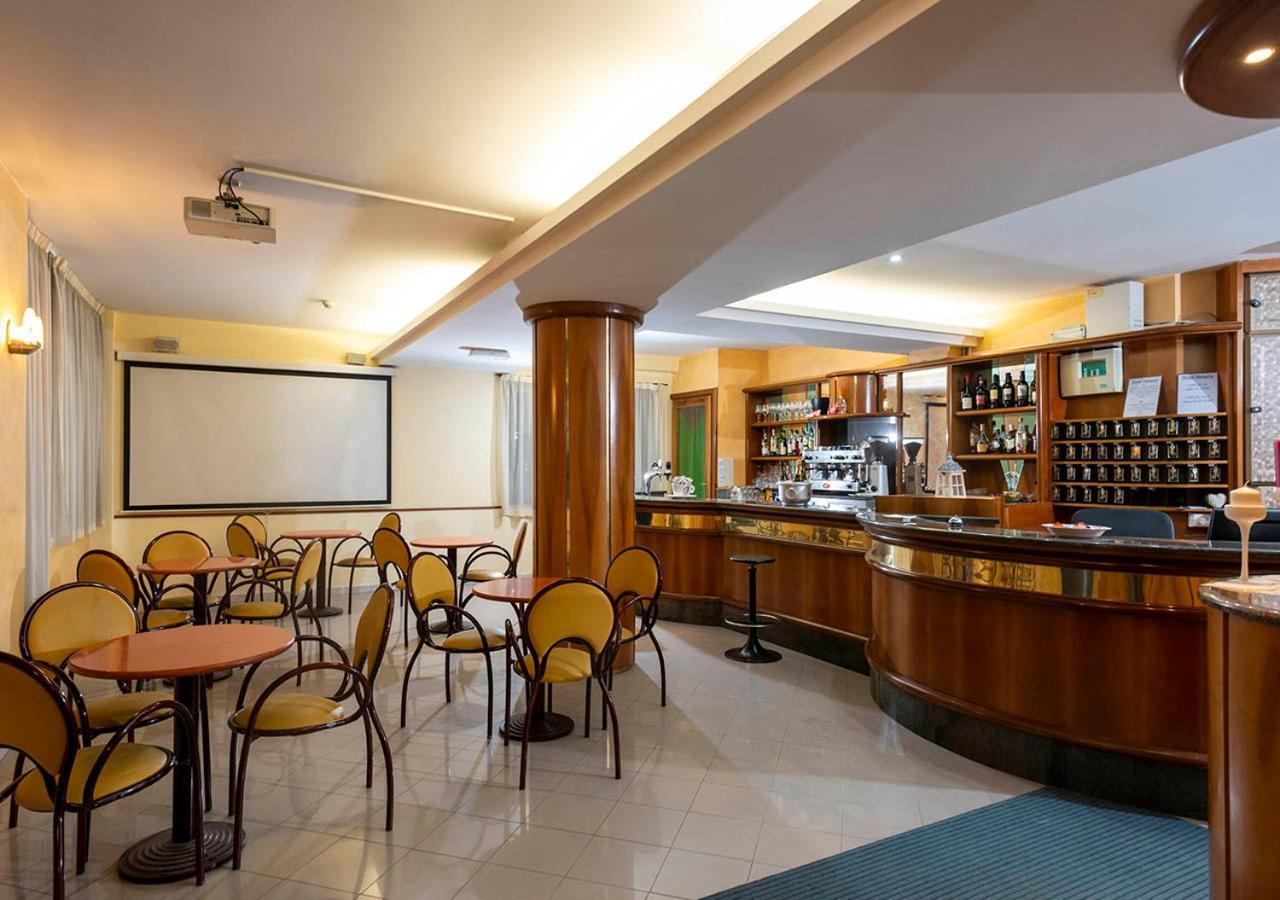 Hotel Petrarca リミニ エクステリア 写真