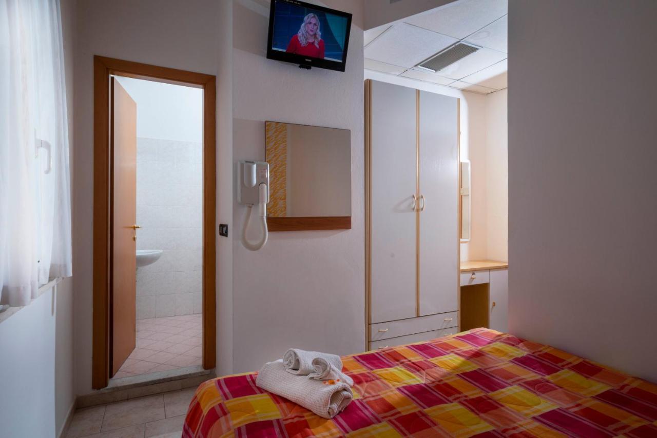 Hotel Petrarca リミニ エクステリア 写真