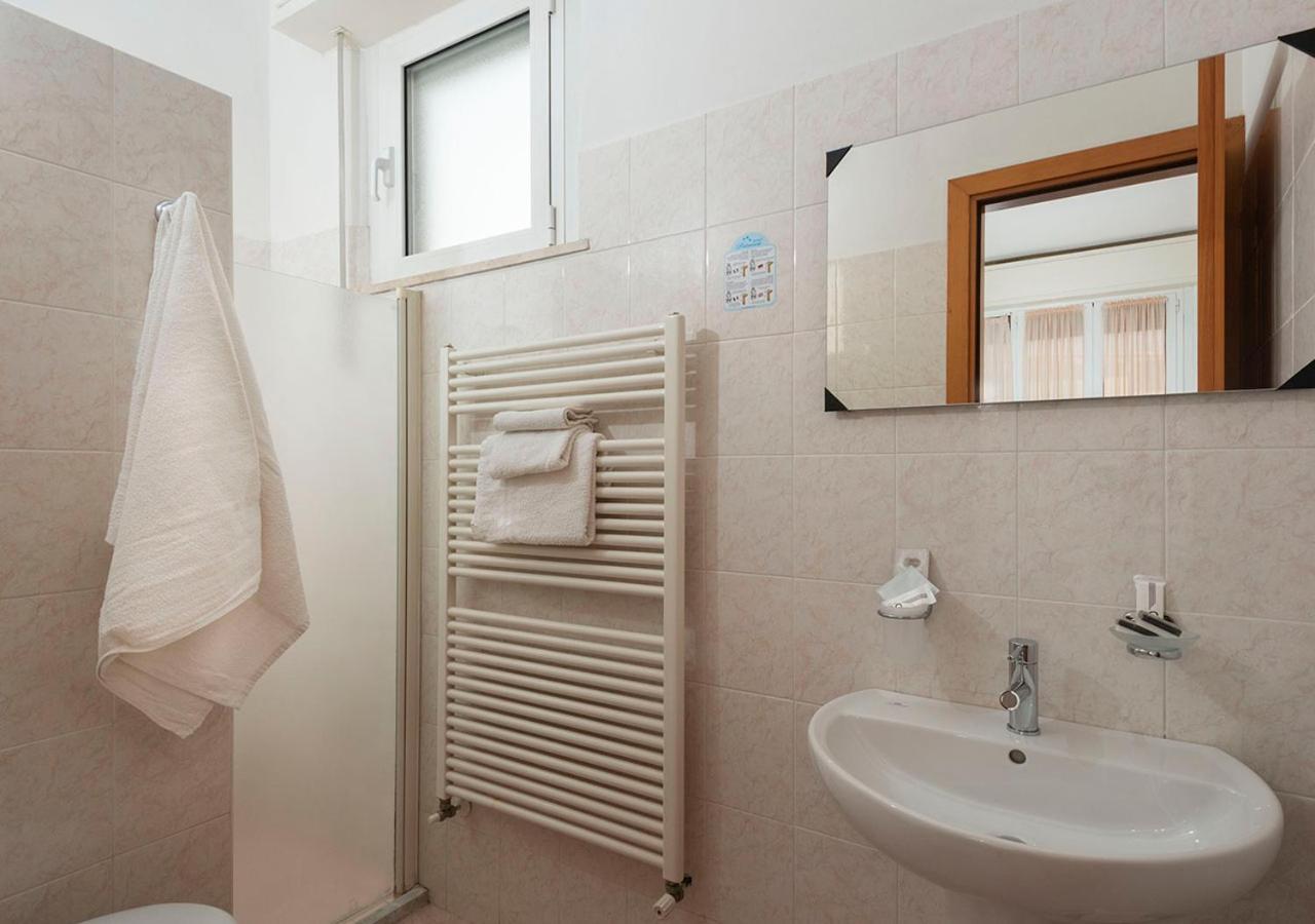 Hotel Petrarca リミニ エクステリア 写真