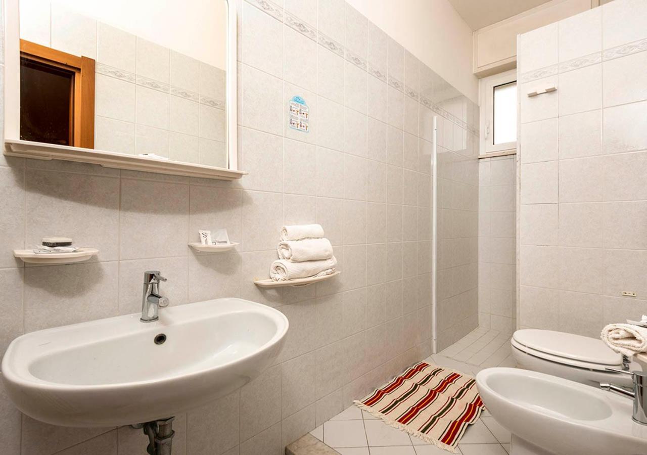 Hotel Petrarca リミニ エクステリア 写真