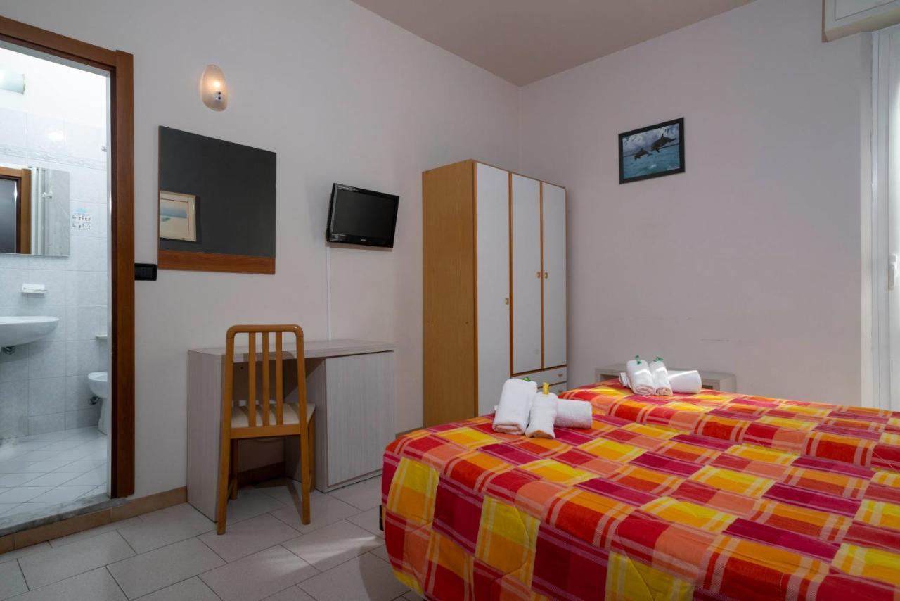 Hotel Petrarca リミニ エクステリア 写真