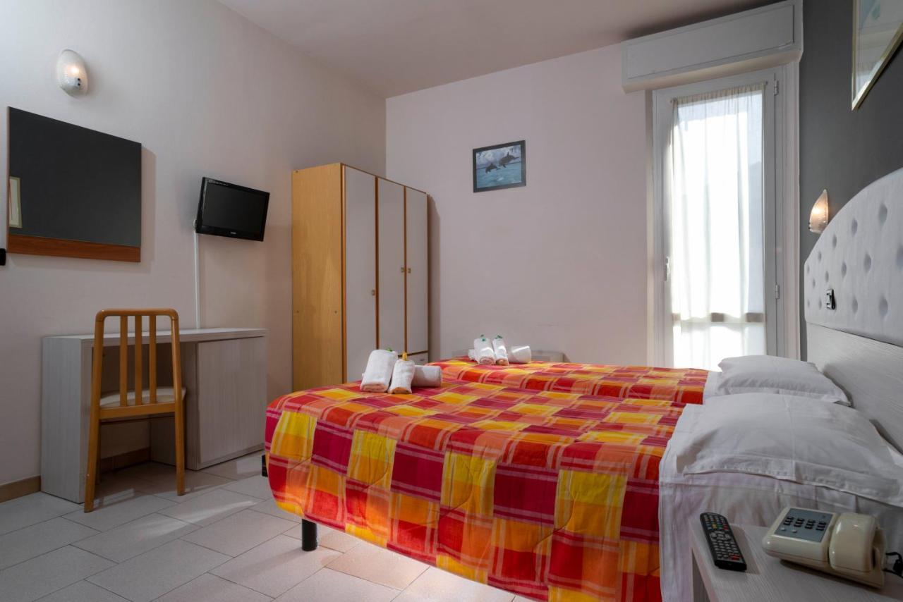 Hotel Petrarca リミニ エクステリア 写真